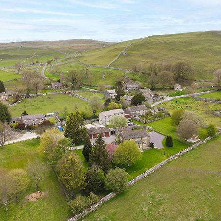 Central Malham Wellbeing Escape With Hot Tub Sleeps 8 Zewnętrze zdjęcie
