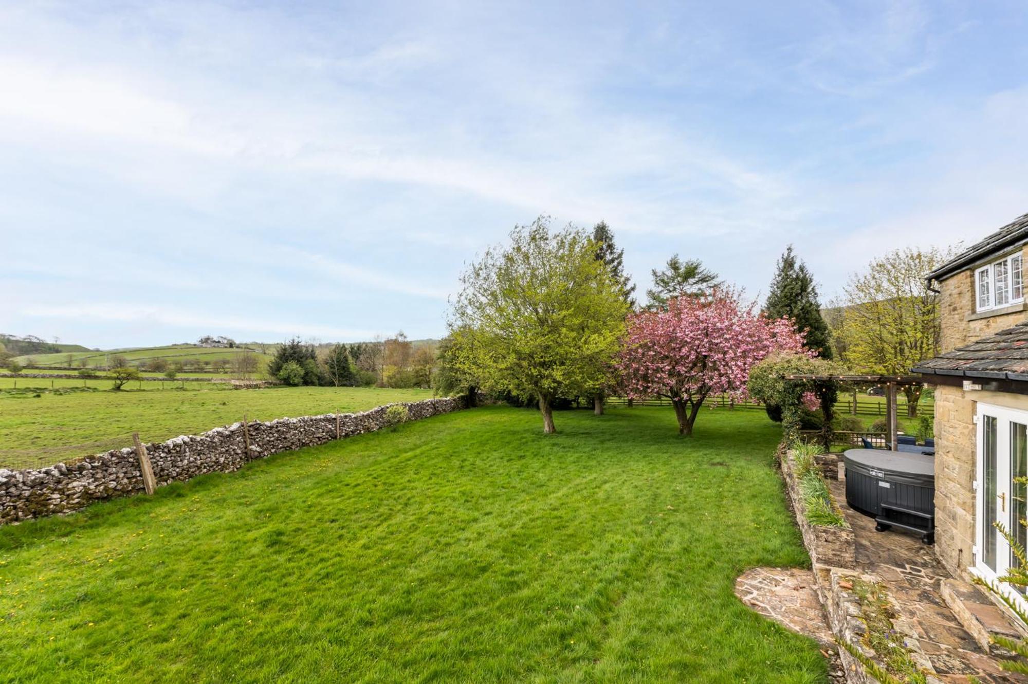 Central Malham Wellbeing Escape With Hot Tub Sleeps 8 Zewnętrze zdjęcie