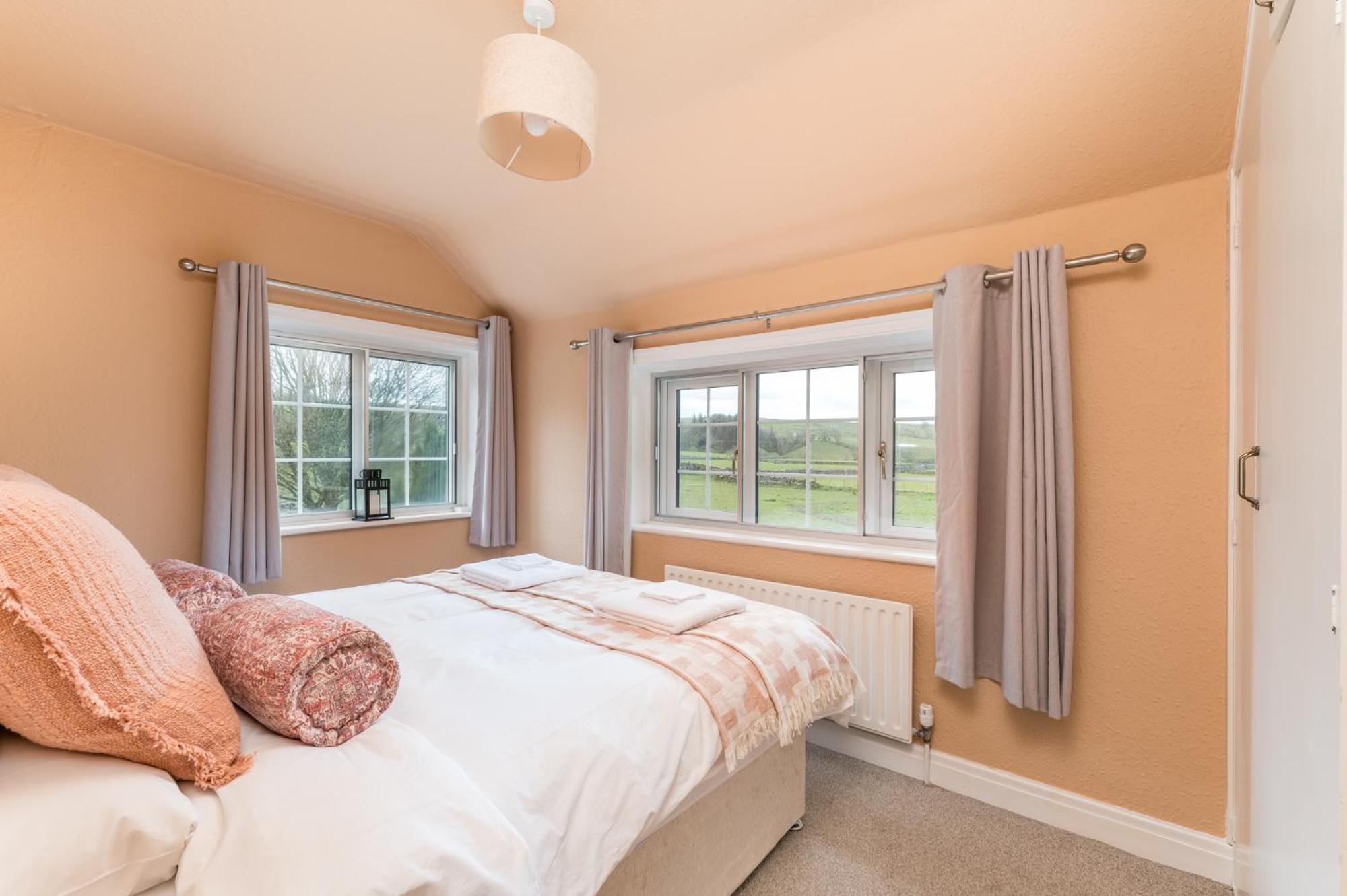 Central Malham Wellbeing Escape With Hot Tub Sleeps 8 Zewnętrze zdjęcie