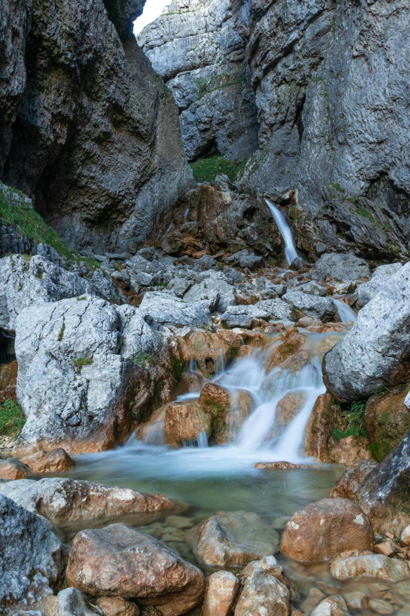 Central Malham Wellbeing Escape With Hot Tub Sleeps 8 Zewnętrze zdjęcie